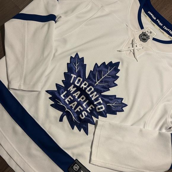 TORONTO MAPLE LEAFS FANATIC JERSEY - Picture 3 of 10